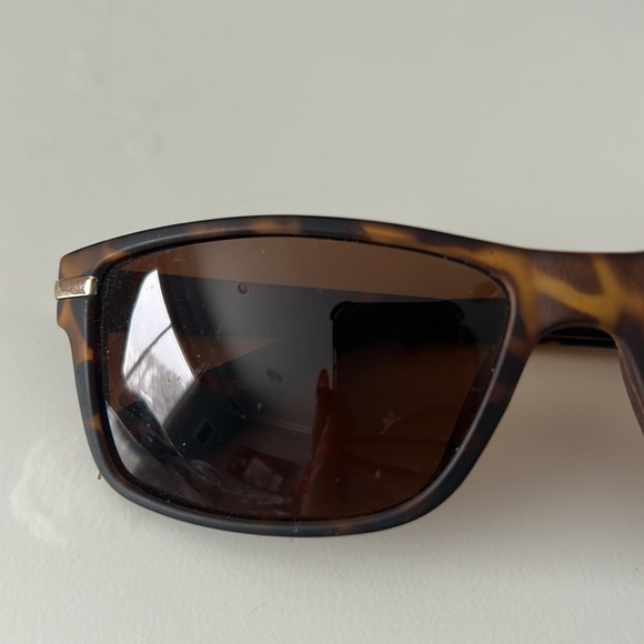 Tortoise Print Sunglasses - Picture 2 of 8